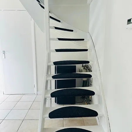 Hello - Tiny House Julianastraat 12 *